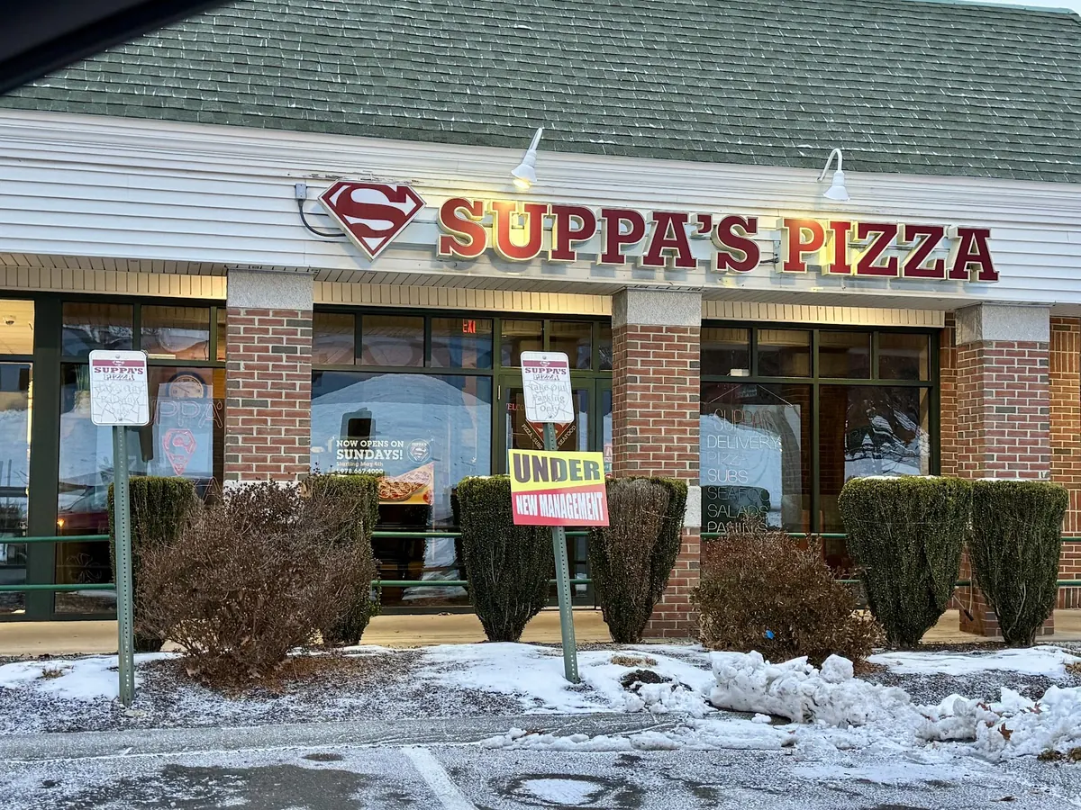 Suppa's Pizza storefront at Brick Kiln Plaza
