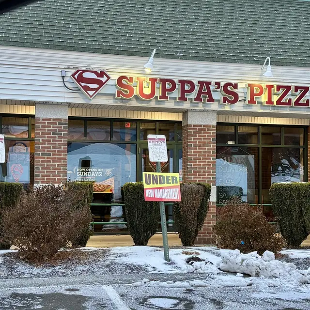 Suppa's Pizza storefront at Brick Kiln Plaza