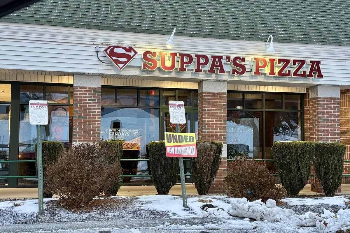 Suppa's Pizza storefront at Brick Kiln Plaza