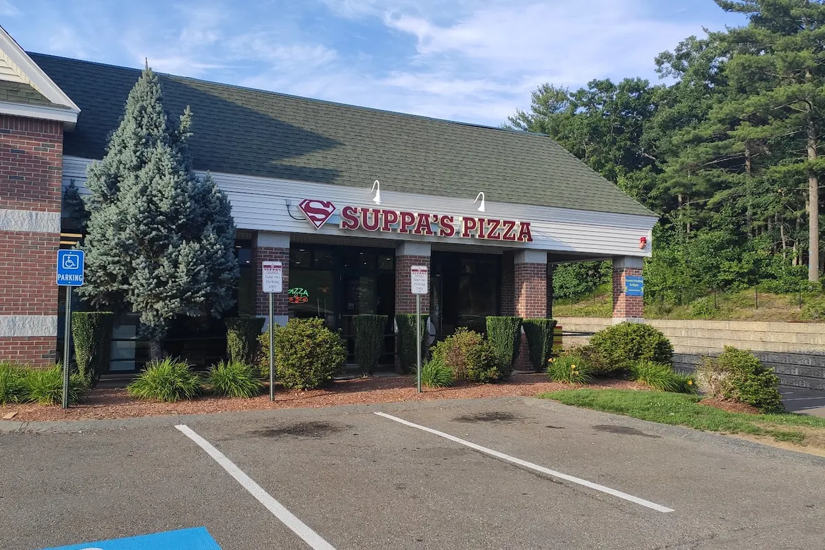 Suppa's Pizza at Brick Kiln Plaza with parking outside